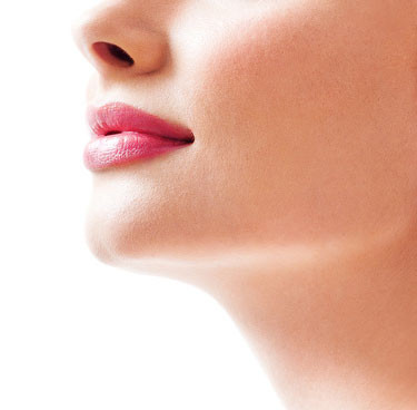 Faltenunterspritzung mit Polynucleotiden Dortmund - Bild der unteren H�lfte eines weiblichen Gesichts im linken Profil mit Lippen im Fokus